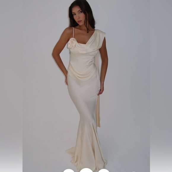 Leau SATIN GOWN - Wedding dress Engagement